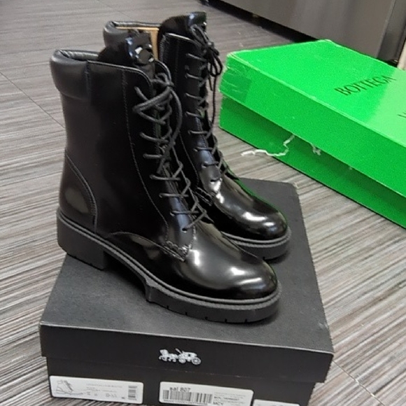 New Coach Leighton NIB Women's Black Lace Up Combat Boots Booties Gloss Leather - Picture 2 of 5